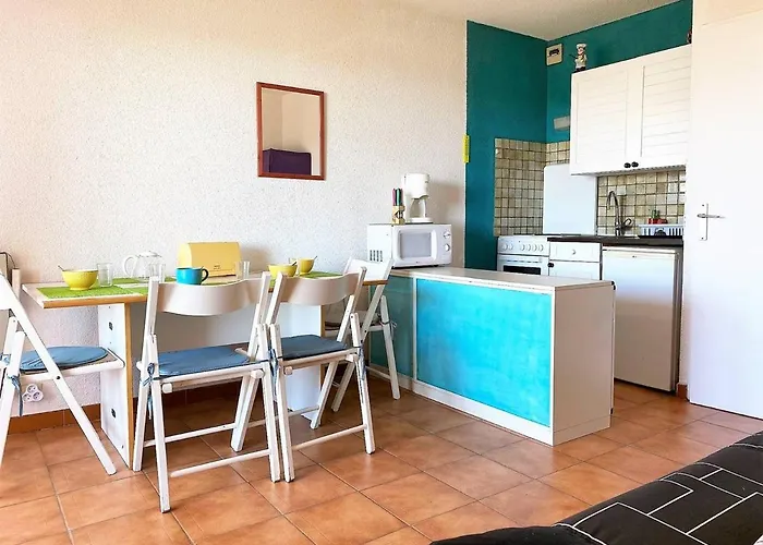 Апартаменти Au Lavandou, Proche Plage, Terrasse, Parking Privatif, 4 Couchages - Fr-1-251-236 *