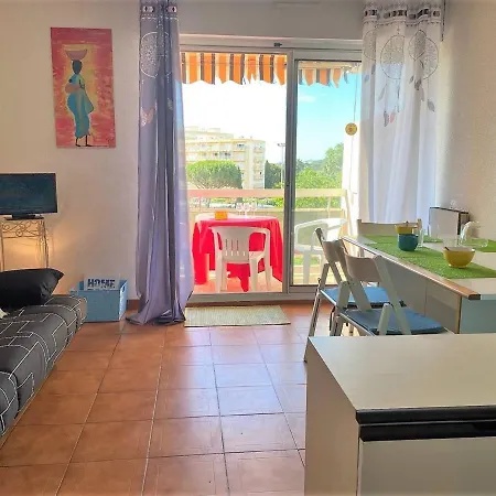 Au Lavandou, Proche Plage, Terrasse, Parking Privatif, 4 Couchages - Fr-1-251-236 * ル・ラヴァンドゥー
