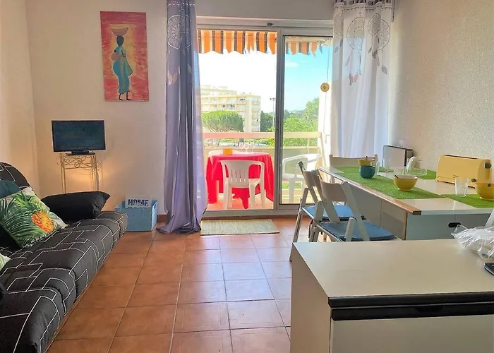 Au Lavandou, Proche Plage, Terrasse, Parking Privatif, 4 Couchages - Fr-1-251-236 * Le Lavandou