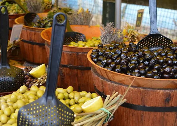 Au Lavandou, Proche Plage, Terrasse, Parking Privatif, 4 Couchages - Fr-1-251-236 *